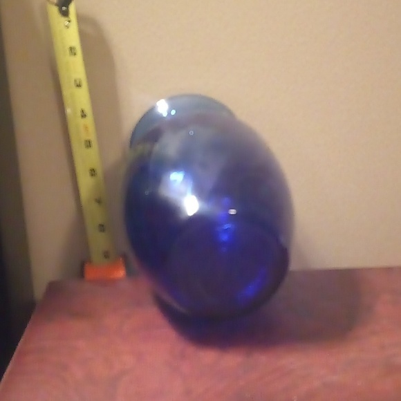Beautiful Blue Vase - Picture 3 of 4